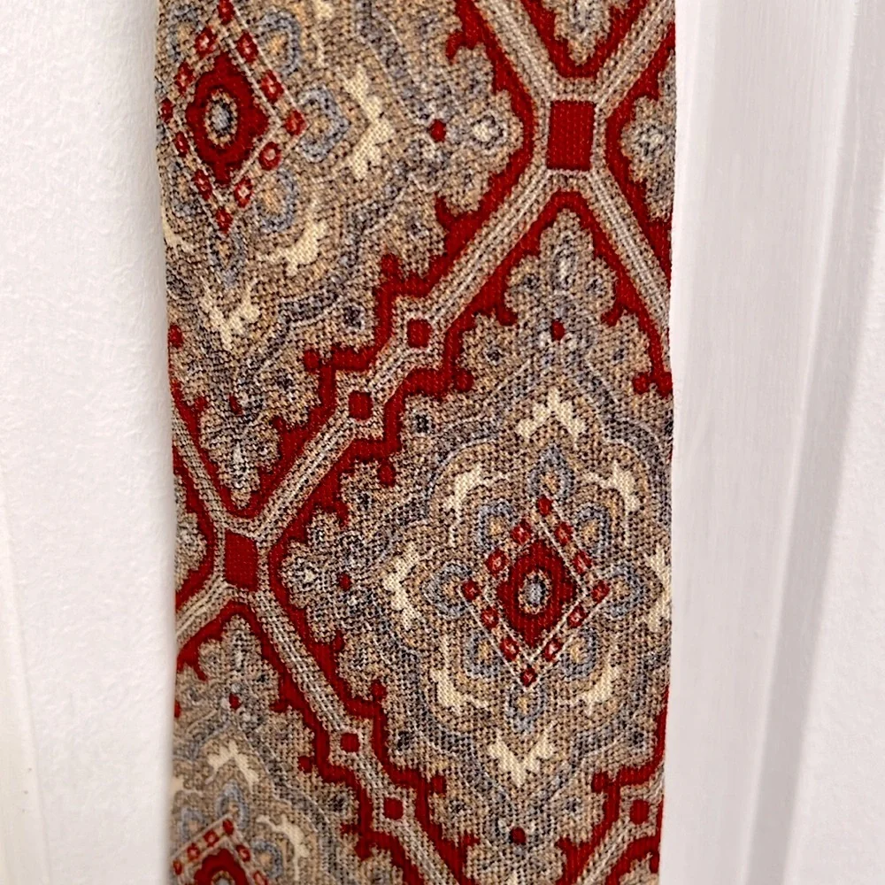 Vintage Hughes & Hatcher Woven Victorian Print Classic Length